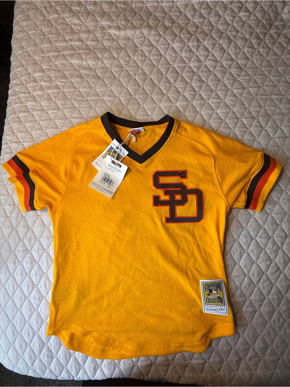 NWT Mitchell & Ness San Diego Padres #19 Tony Gwynn Cooperstown Jersey Men’s M